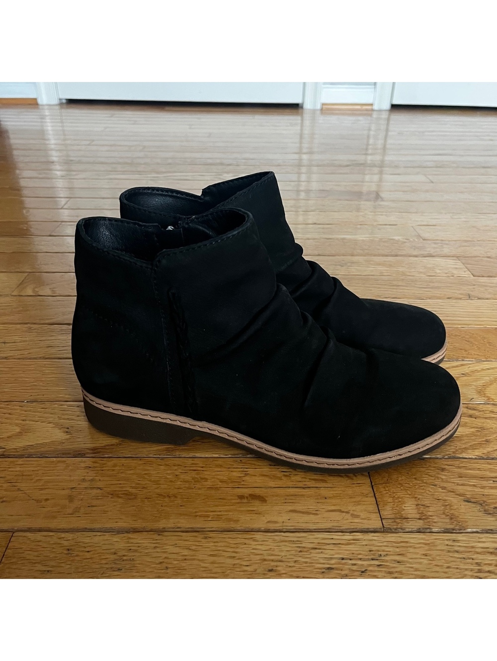 Earth Black Leather Upper Ankle Boots Size 8M - Picture 3 of 8